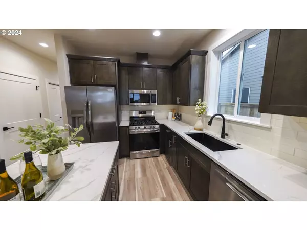 2396 W 9th AVE, Junction City, OR 97448