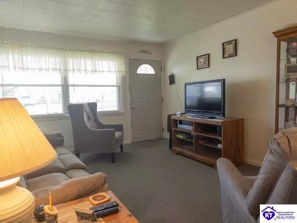 7310 Dunkirk Lane, Louisville, KY 40272