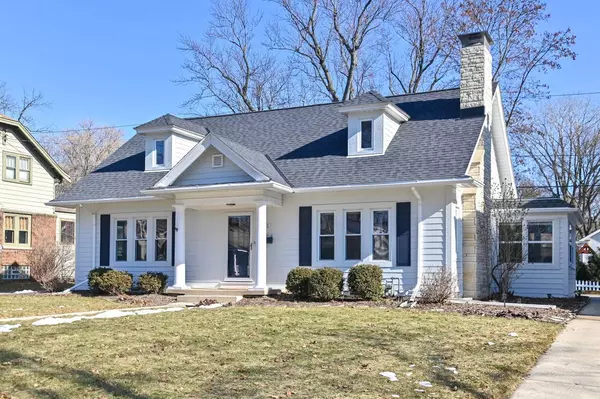 1722 N 72nd St, Wauwatosa, WI 53213