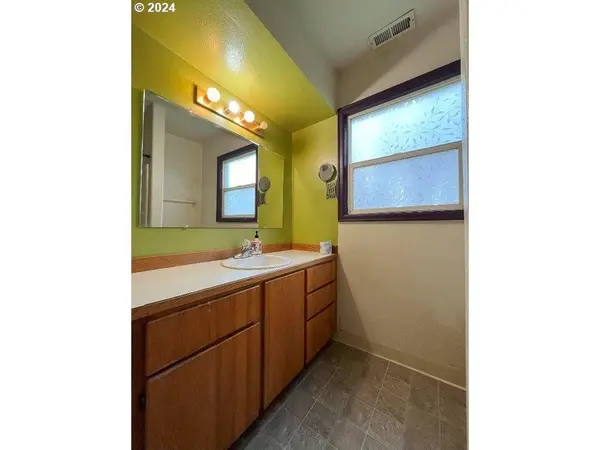 21050 SW JOHNSON ST, Beaverton, OR 97003