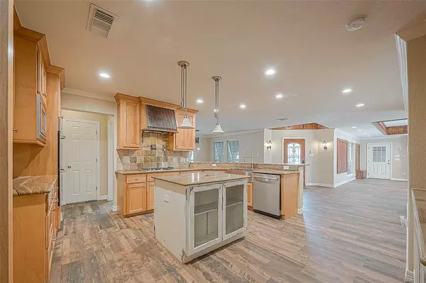 803 Fm 646 RD N, Dickinson, TX 77539