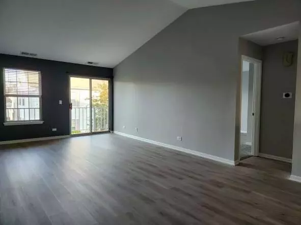 746 W Streamwood Boulevard #B, Streamwood, IL 60107