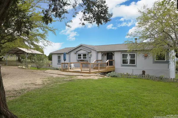 579 oak view, Lakehills, TX 78063