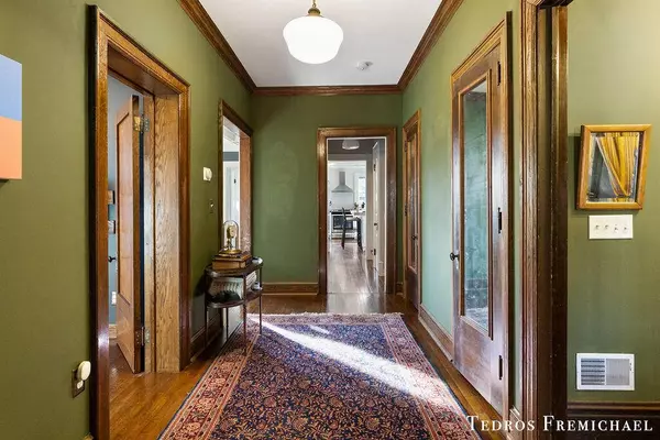 733 Madison SE Avenue, Grand Rapids, MI 49503