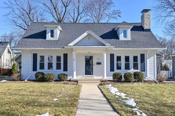 1722 N 72nd St, Wauwatosa, WI 53213