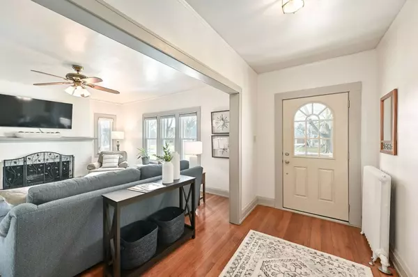 1722 N 72nd St, Wauwatosa, WI 53213