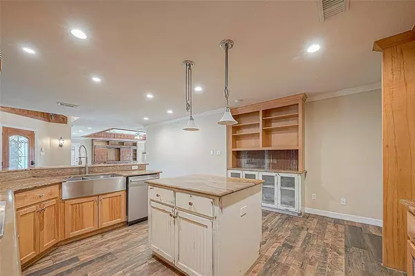 803 Fm 646 RD N, Dickinson, TX 77539