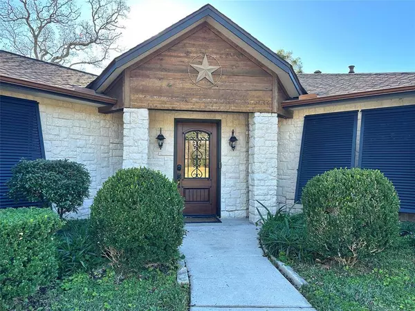 803 Fm 646 RD N, Dickinson, TX 77539