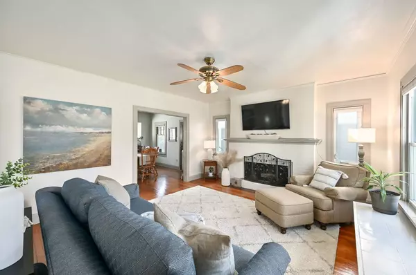 1722 N 72nd St, Wauwatosa, WI 53213