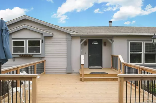 579 oak view, Lakehills, TX 78063