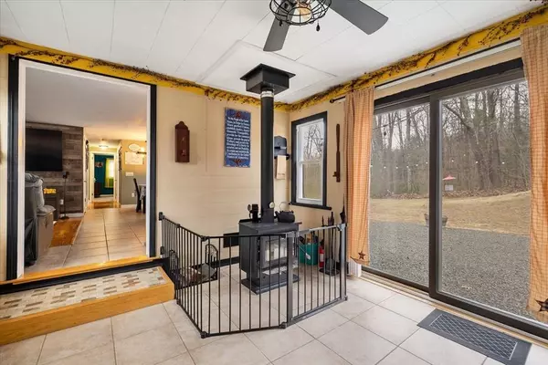 244 Brookfield Road, Charlton, MA 01507