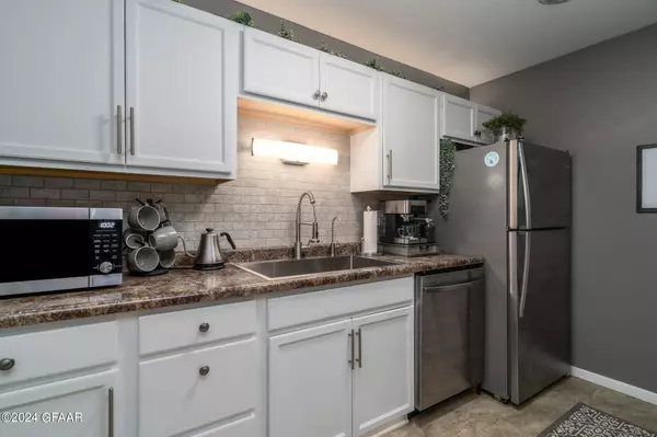 815 DUKE Drive #331, Grand Forks, ND 58201