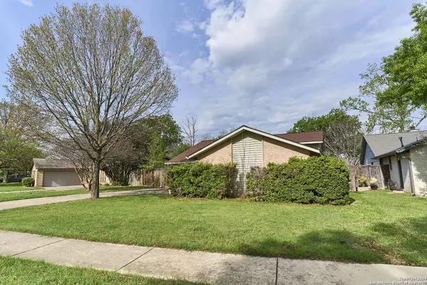 627 Summerwood Dr, New Braunfels, TX 78130