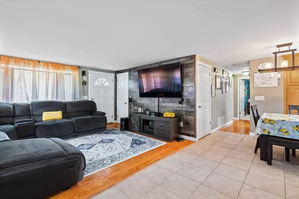 244 Brookfield Road, Charlton, MA 01507