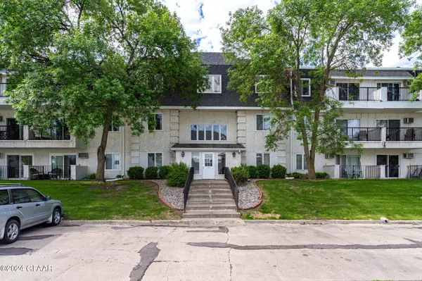 815 DUKE Drive #331, Grand Forks, ND 58201