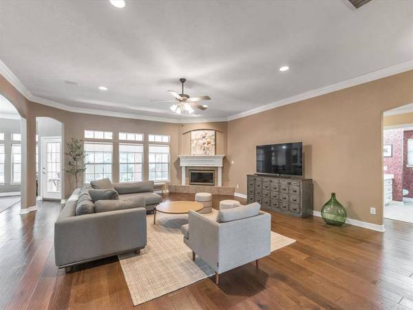 1831 Green Briar DR, Huntsville, TX 77340