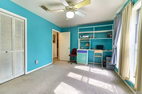 627 Summerwood Dr, New Braunfels, TX 78130