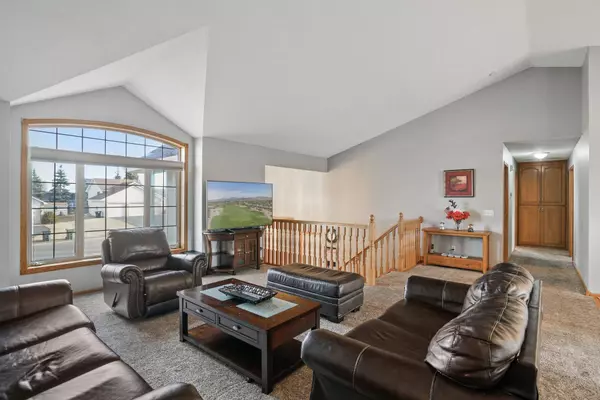 584 140th LN NW, Andover, MN 55304