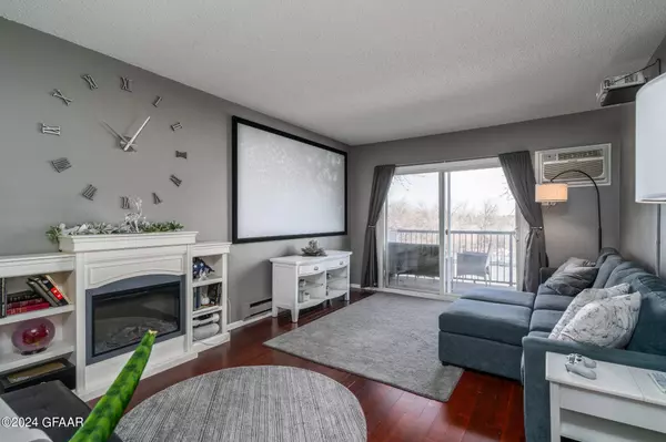 815 DUKE Drive #331, Grand Forks, ND 58201