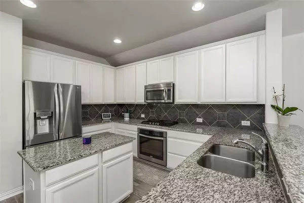 804 Goldenmist Drive, Little Elm, TX 75068