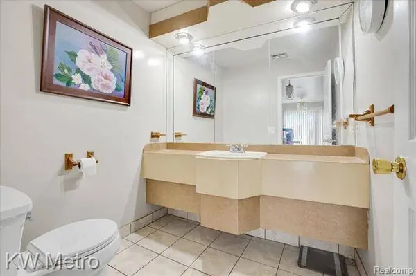 22230 IVANHOE Lane, Southfield, MI 48034