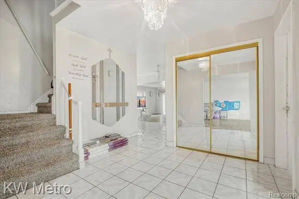 22230 IVANHOE Lane, Southfield, MI 48034