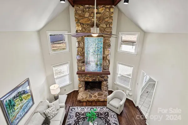 1015 8th St LN NW, Hickory, NC 28601