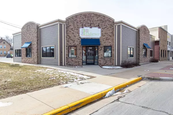 133 E Main St, Little Chute, WI 54140