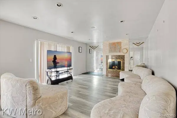 22230 IVANHOE Lane, Southfield, MI 48034