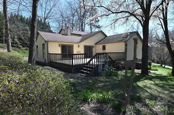 122 35th AVE NW, Hickory, NC 28601