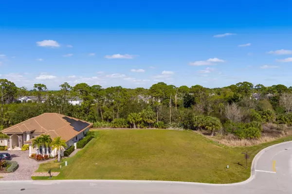 122 SE Via Lago Garda, Port Saint Lucie, FL 34952