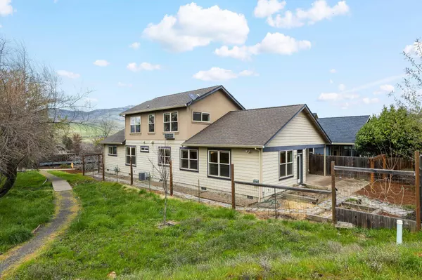 986 Clear Creek Dr, Ashland, OR 97520