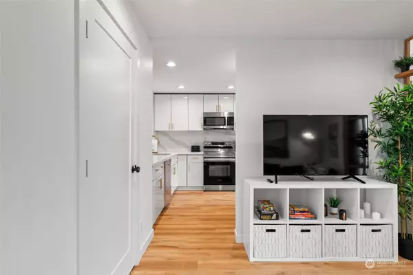 1105 SW Henderson ST, Seattle, WA 98106