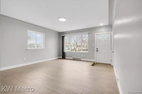 23300 ALLOR Street, St. Clair Shores, MI 48082