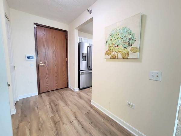 1220 N Village DR #335, Arlington Heights, IL 60004