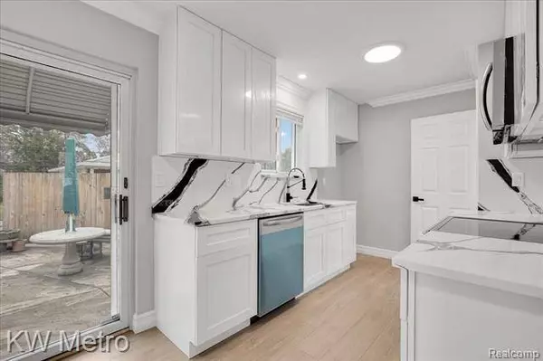 23300 ALLOR Street, St. Clair Shores, MI 48082