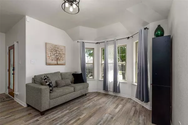 804 Goldenmist Drive, Little Elm, TX 75068