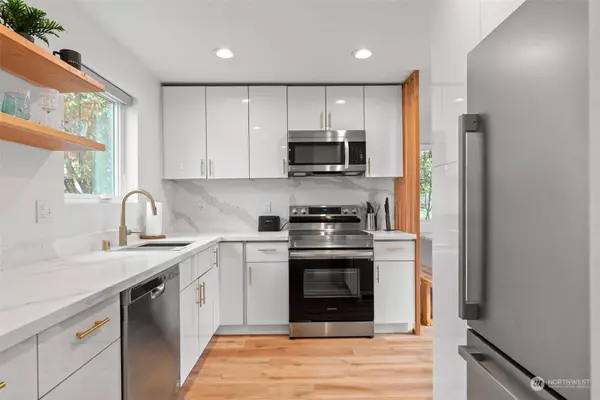 1105 SW Henderson ST, Seattle, WA 98106