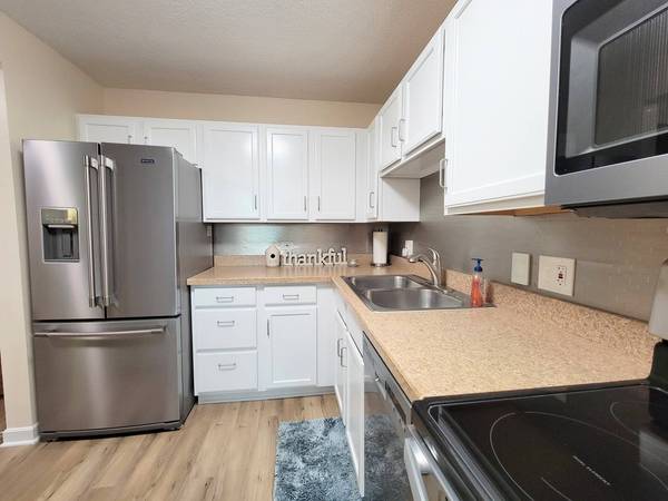 1220 N Village DR #335, Arlington Heights, IL 60004