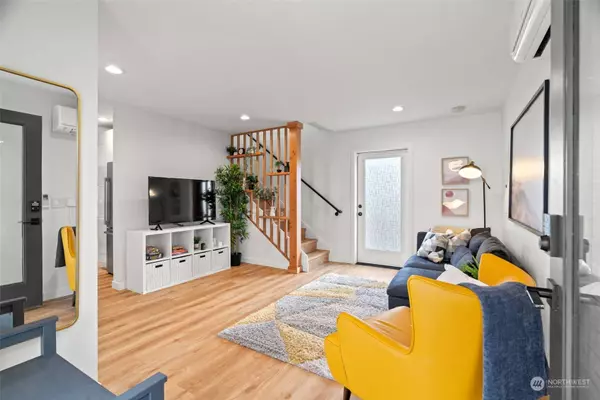 1105 SW Henderson ST, Seattle, WA 98106