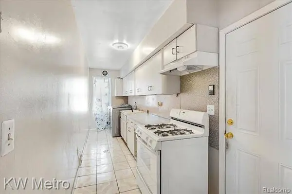 22230 IVANHOE Lane, Southfield, MI 48034