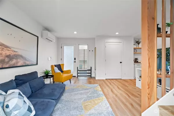 1105 SW Henderson ST, Seattle, WA 98106