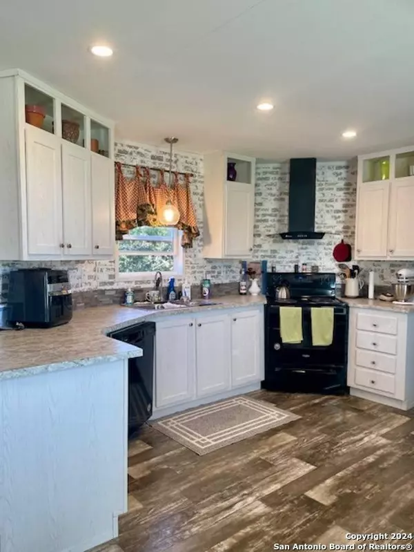 225 Private Road 1509, Bandera, TX 78003