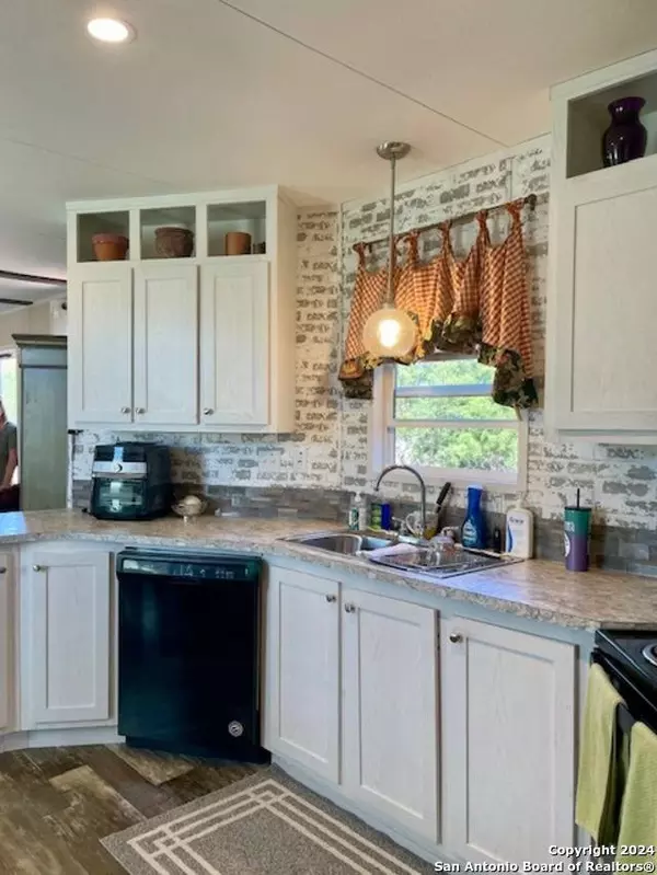 225 Private Road 1509, Bandera, TX 78003