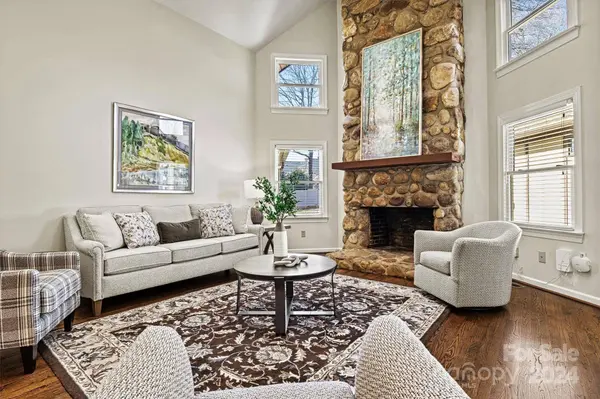 1015 8th St LN NW, Hickory, NC 28601