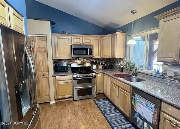 19721 Revilla CIR, Eagle River, AK 99577