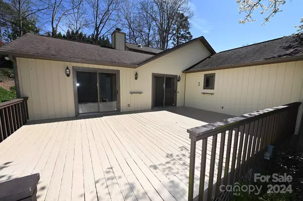 122 35th AVE NW, Hickory, NC 28601