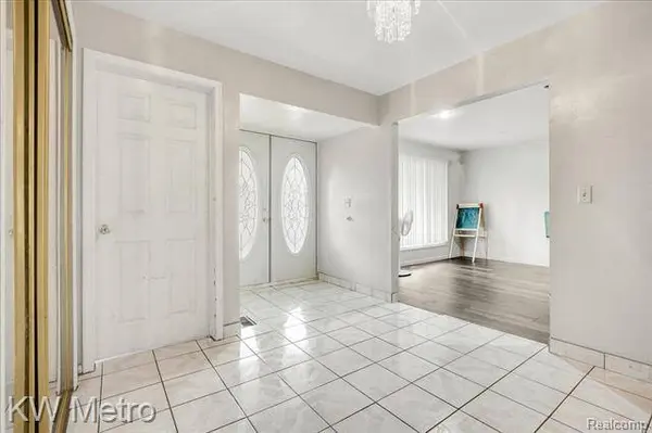 22230 IVANHOE Lane, Southfield, MI 48034