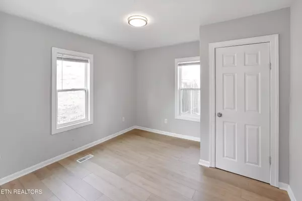 915 Mynders Ave, Maryville, TN 37801