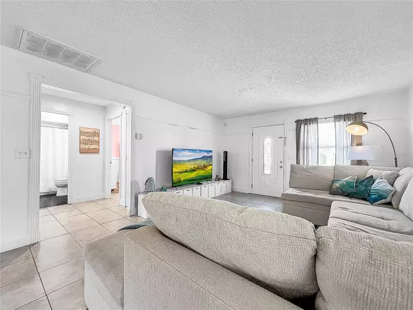 457 HONEY BEE LN, Polk City, FL 33868